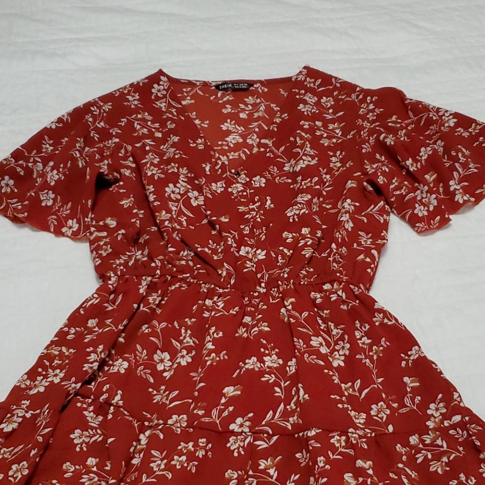 Red dress - Picture 3 of 3